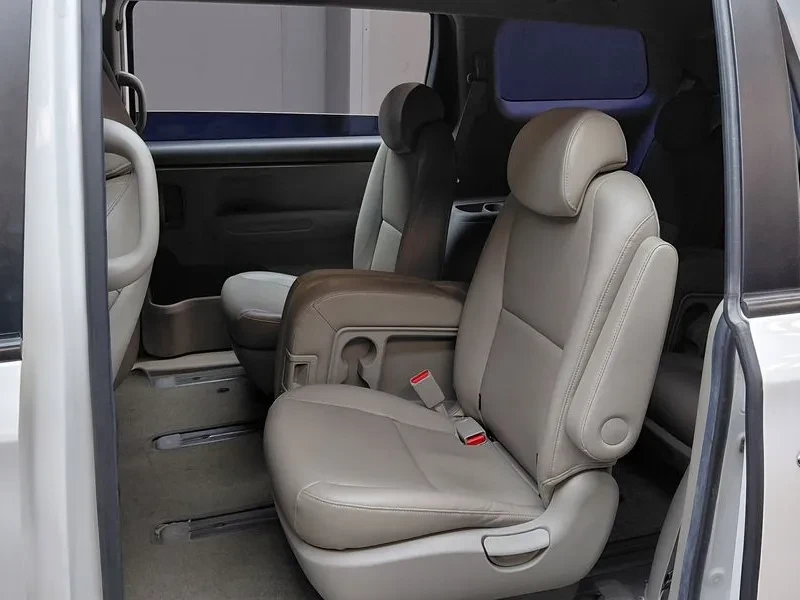 Kia Carnival 11-Seater Deluxe, снимка 12 - Автомобили и джипове - 56117605