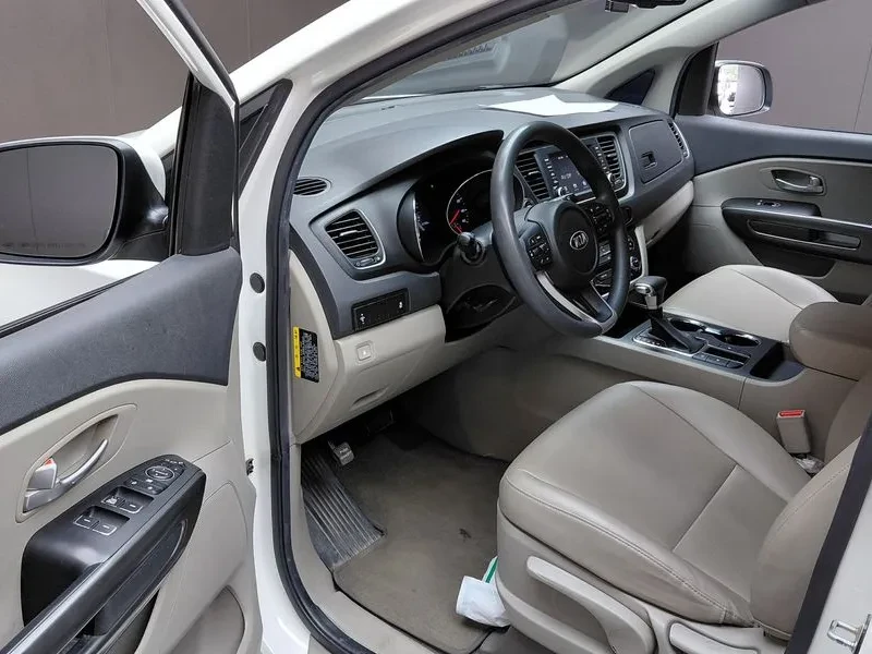 Kia Carnival 11-Seater Deluxe, снимка 10 - Автомобили и джипове - 56117605