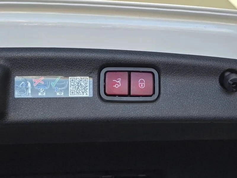 Mercedes-Benz C 200, снимка 17 - Автомобили и джипове - 56738441
