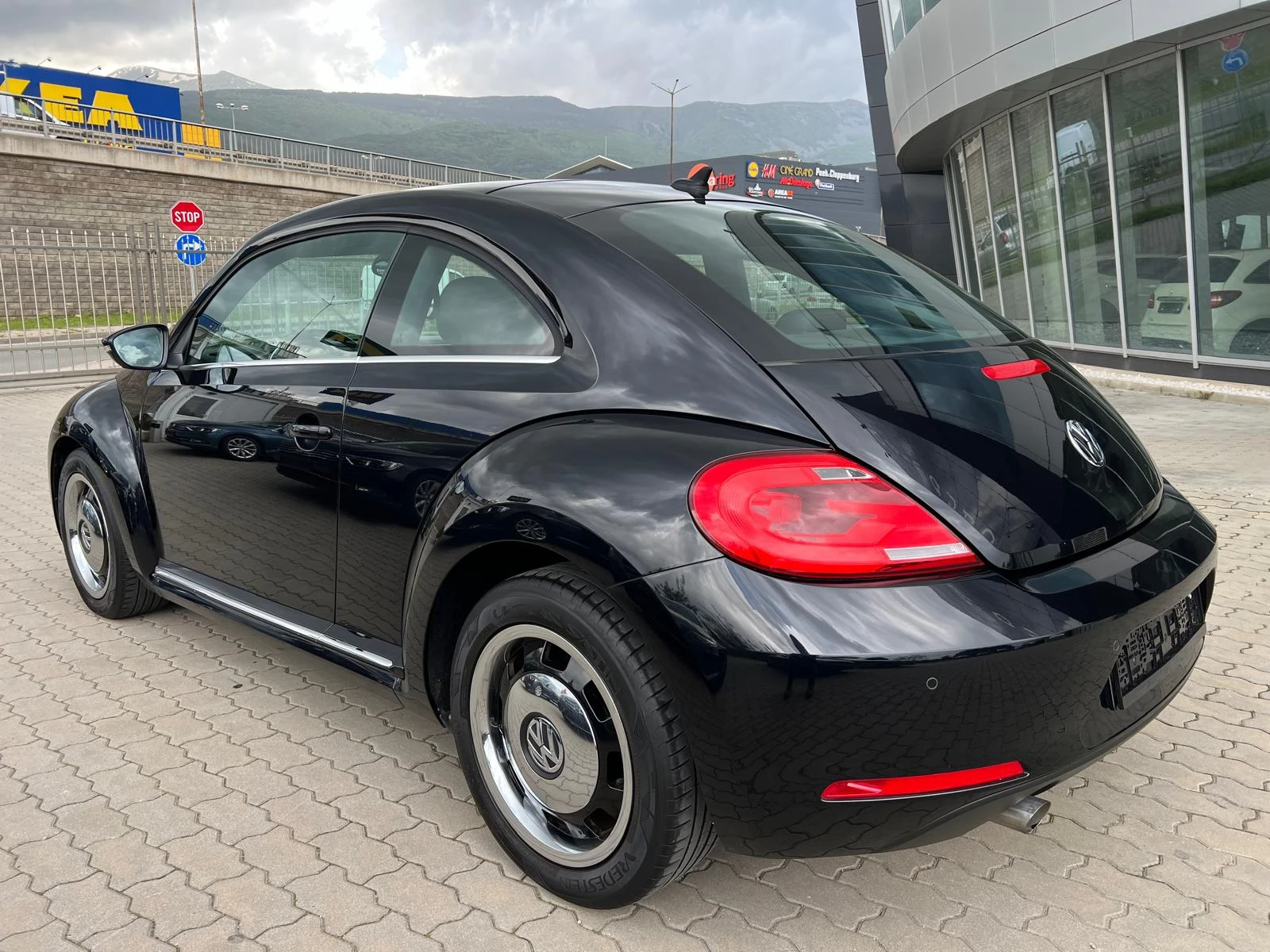 VW Beetle 2.0TDI Design DSG Автопилот Кожа Подгр.Нави Парктр - изображение 4