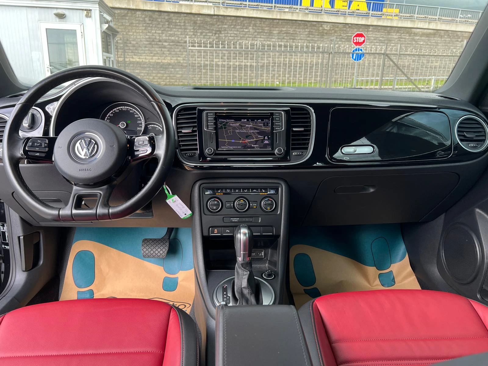 VW Beetle 2.0TDI Design DSG Автопилот Кожа Подгр.Нави Парктр - изображение 9