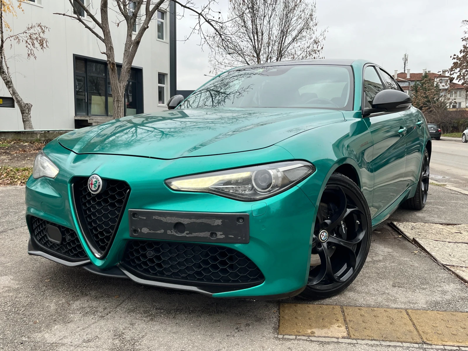 Alfa Romeo Giulia VELOCE Q4 - изображение 5