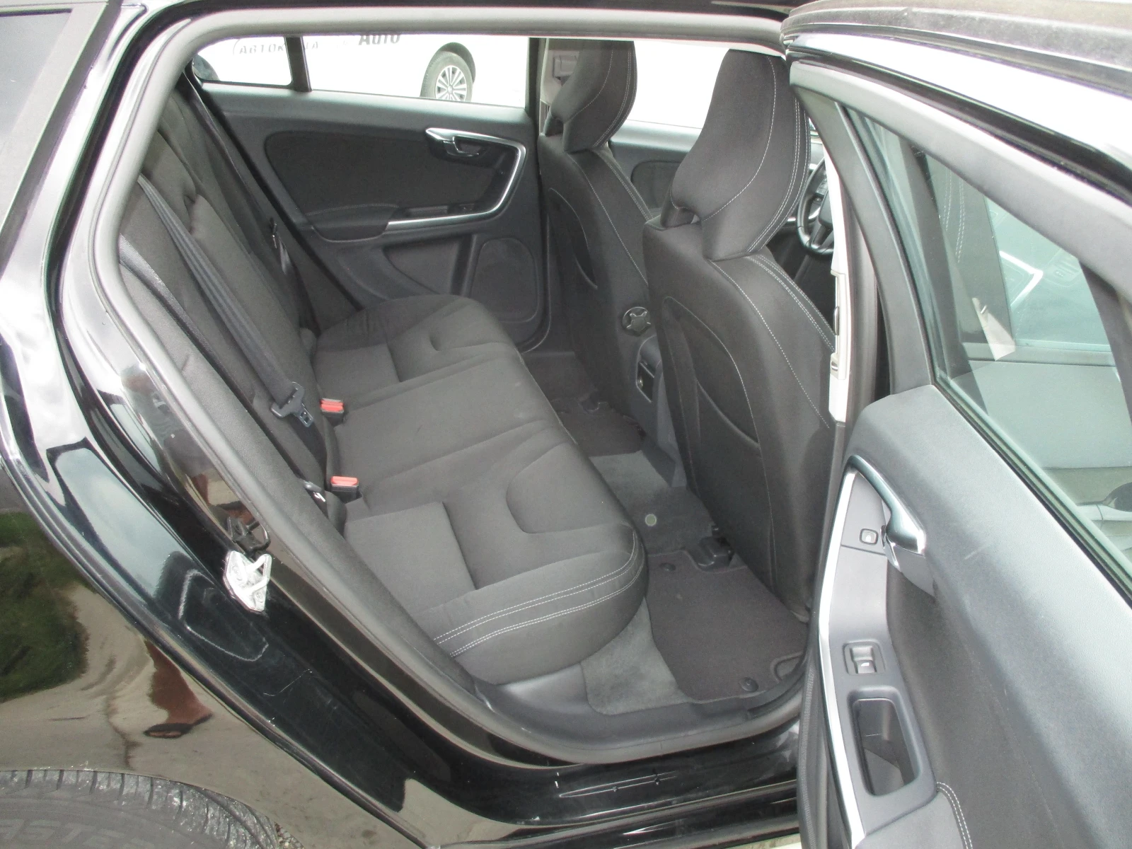 Volvo V60 1.6/KATO НОВА/ABTOMATИК/, снимка 15 - Автомобили и джипове - 48369062