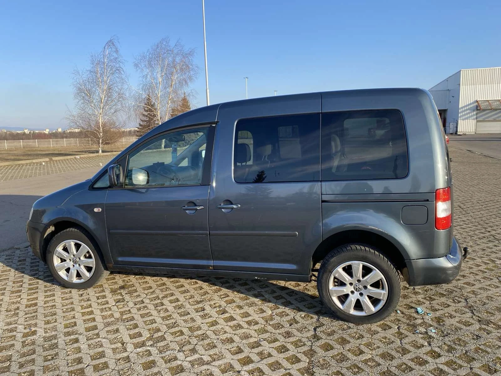 VW Caddy  4x4 6 скорости. - изображение 8