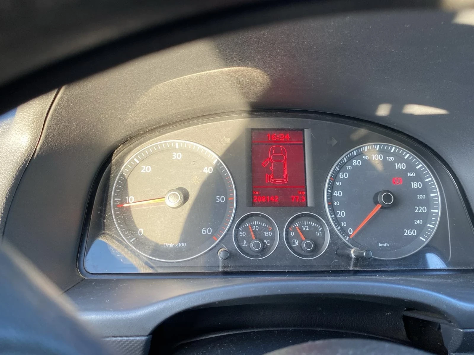 VW Caddy  4x4 6 скорости. - изображение 4