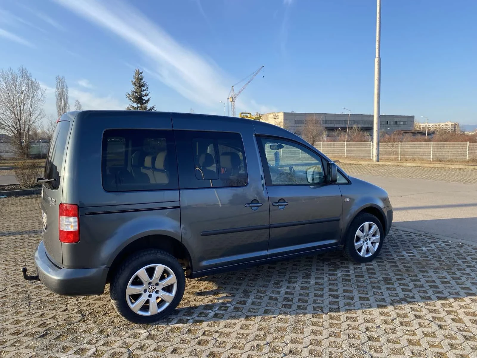 VW Caddy  4x4 6 скорости. - изображение 3