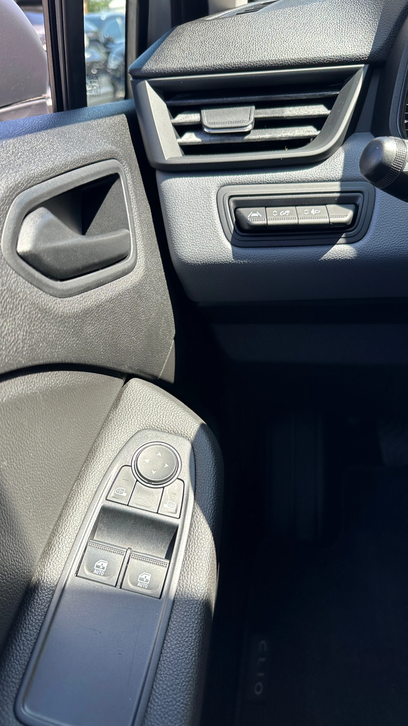 Renault Clio Life 1.0 i Първи собственик от България, снимка 17 - Автомобили и джипове - 54410914