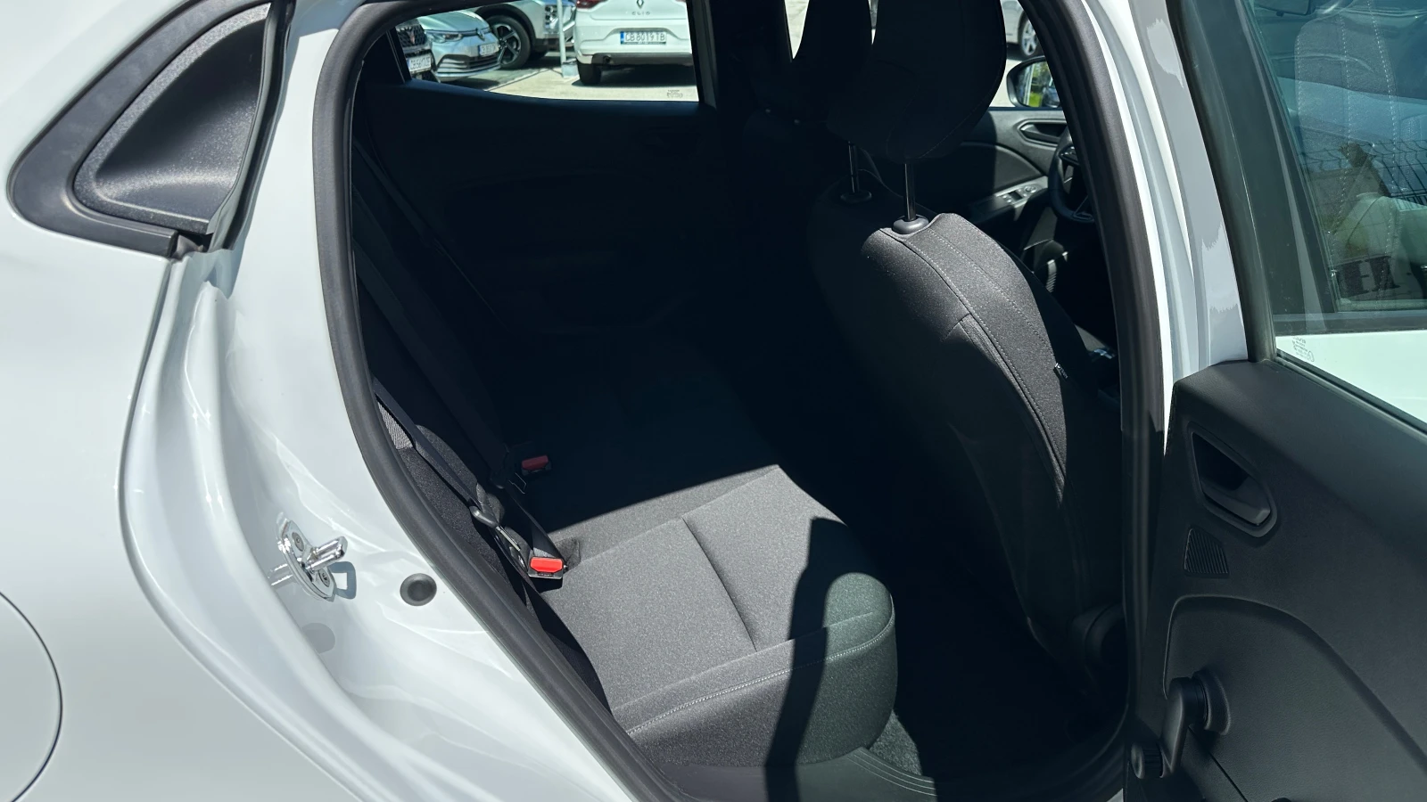 Renault Clio Life 1.0 i Първи собственик от България, снимка 11 - Автомобили и джипове - 54410914