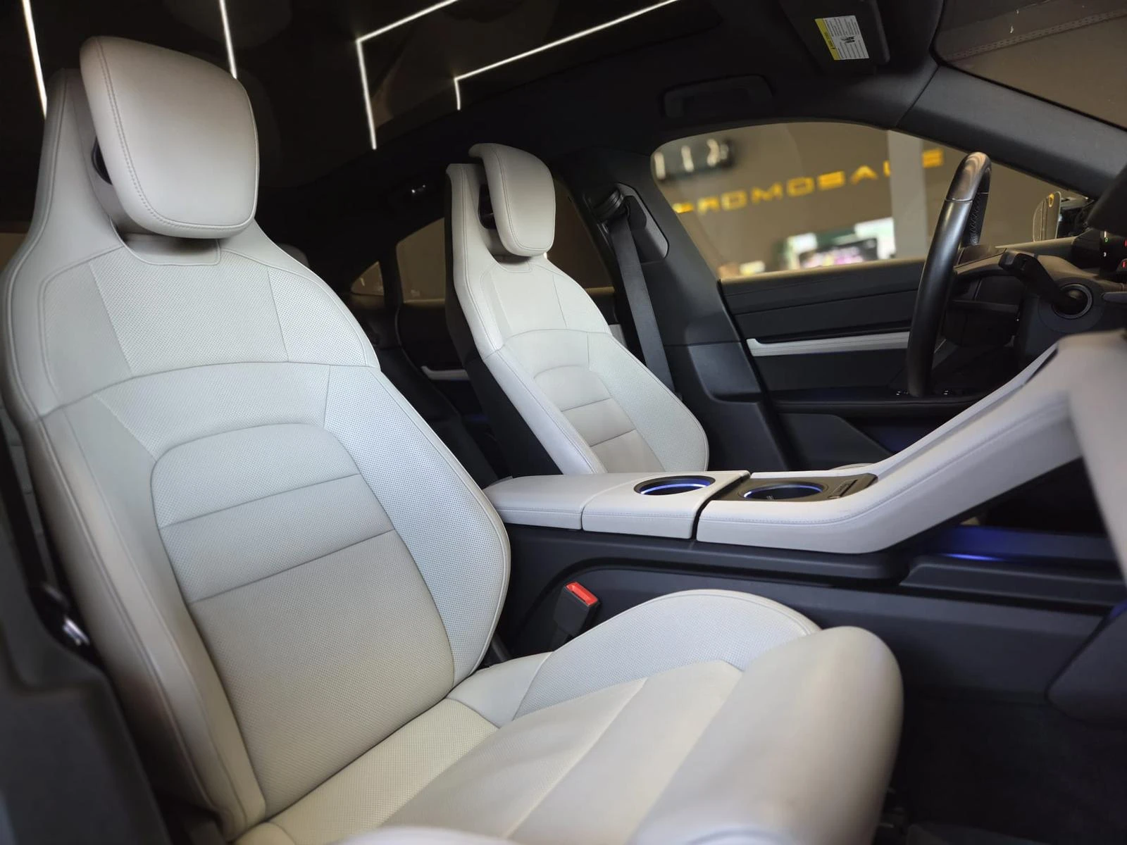Porsche Taycan Bose* Matrix* Sport Sound* Pano* 360* Лизинг, снимка 16 - Автомобили и джипове - 54598400