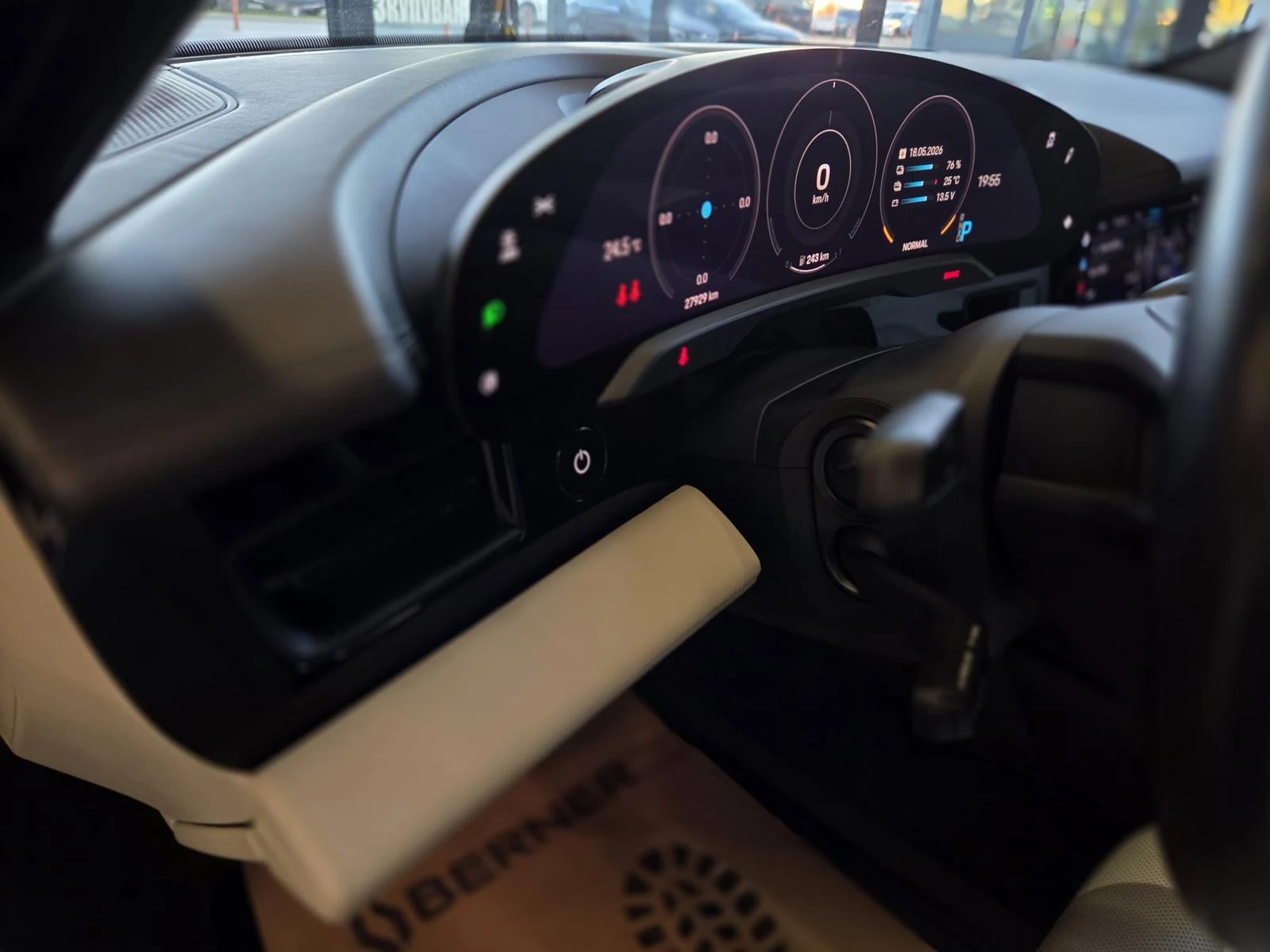 Porsche Taycan Bose* Matrix* Sport Sound* Pano* 360* Лизинг, снимка 11 - Автомобили и джипове - 54598400