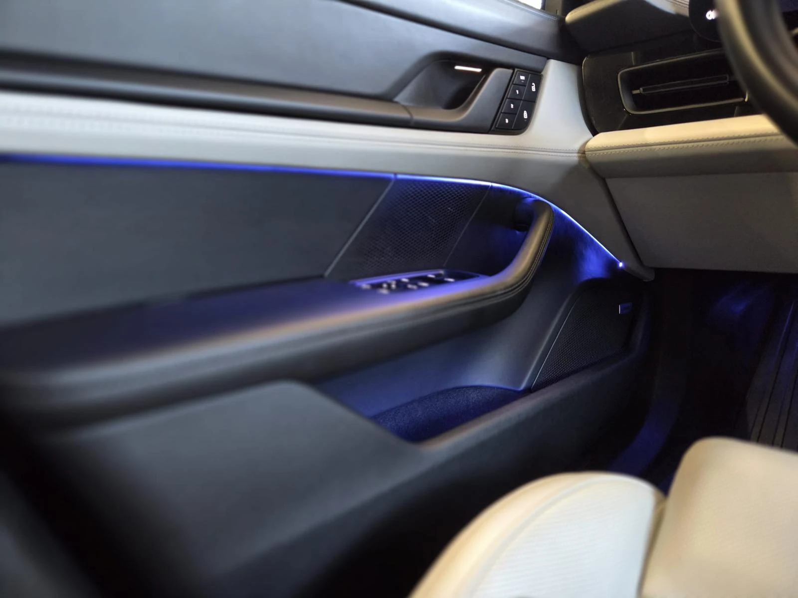 Porsche Taycan Bose* Matrix* Sport Sound* Pano* 360* Лизинг, снимка 17 - Автомобили и джипове - 54598400