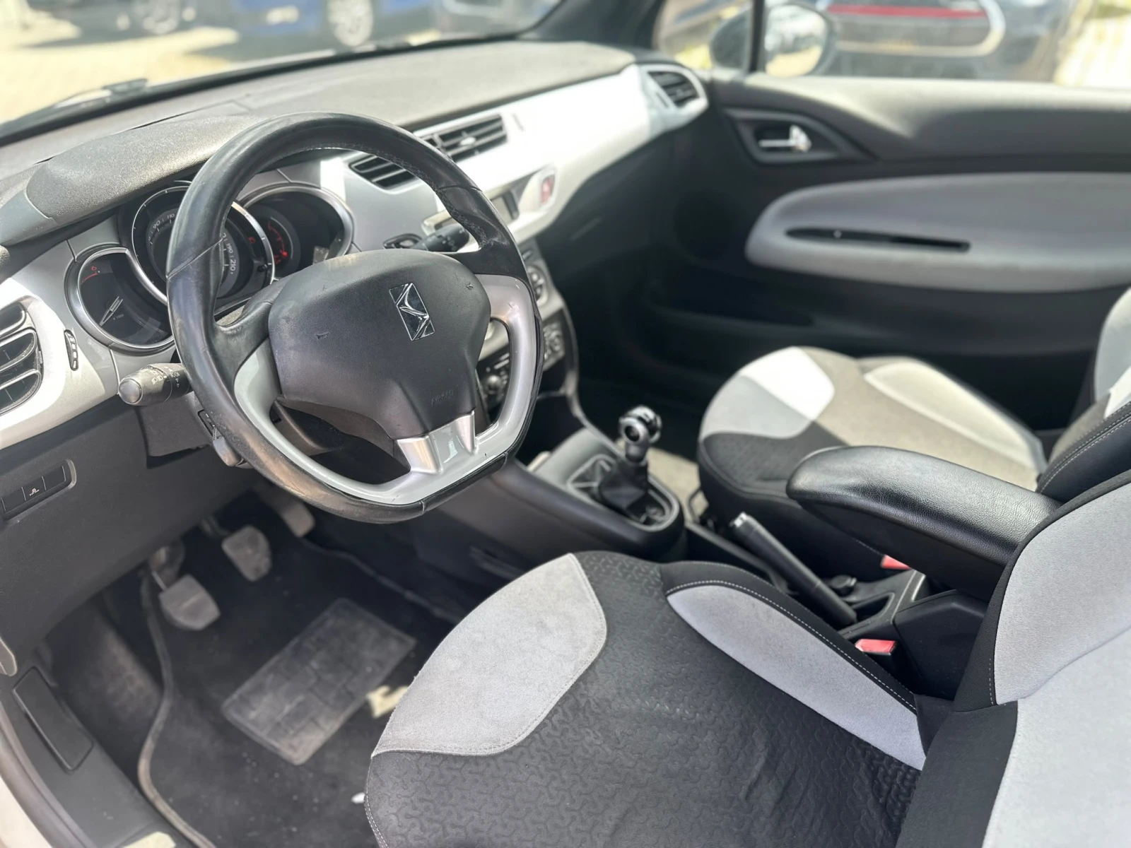 Citroen DS3 / 1.4D / 68HP / EURO5 / TOP /, снимка 9 - Автомобили и джипове - 55008311