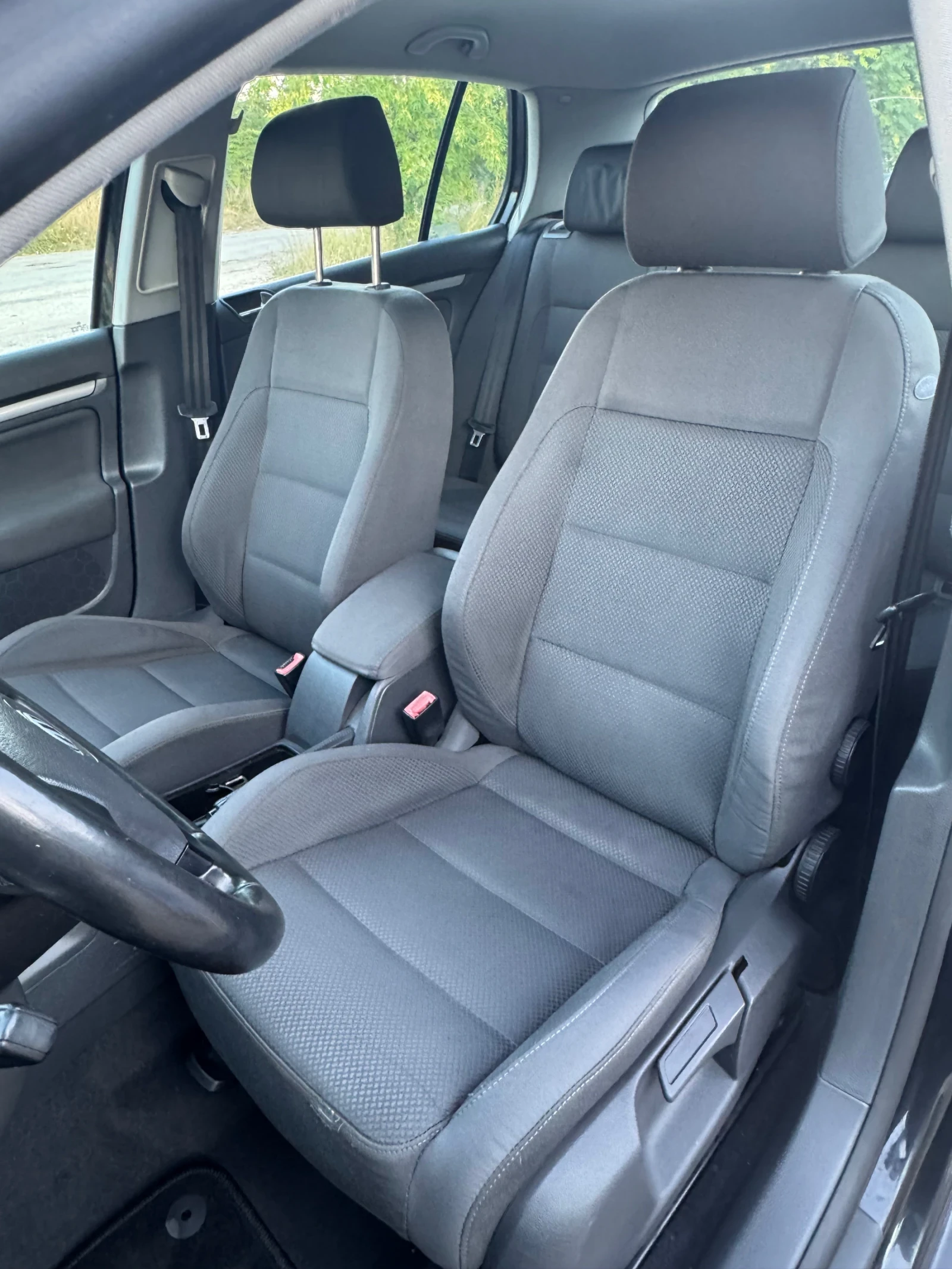 VW Golf 2.0 TDi, снимка 12 - Автомобили и джипове - 55467493