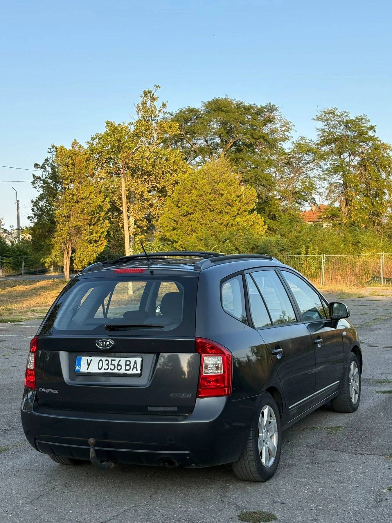 Kia Carens, снимка 6 - Автомобили и джипове - 56040254