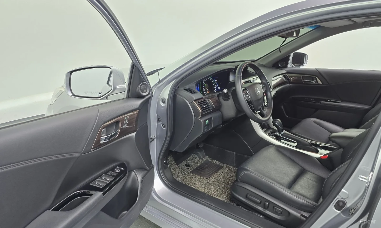Honda Accord АВАНСОВО ПЛАЩАНЕ\Перфектно състояние, снимка 10 - Автомобили и джипове - 56131411