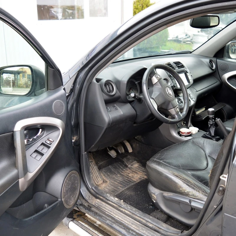 Toyota Rav4 2.2 D-4D, снимка 5 - Автомобили и джипове - 44968411