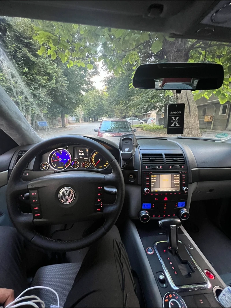 VW Touareg 3.0 TDI, снимка 9 - Автомобили и джипове - 49600667