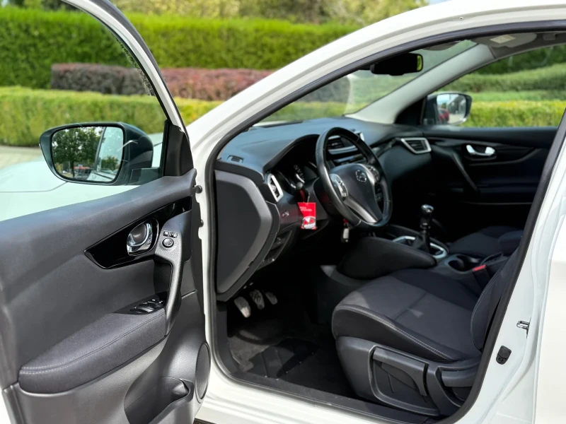 Nissan Qashqai 1.2 DIG-T Acenta, снимка 12 - Автомобили и джипове - 51657827