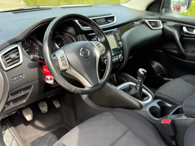 Nissan Qashqai 1.2 DIG-T Acenta, снимка 9 - Автомобили и джипове - 51657827