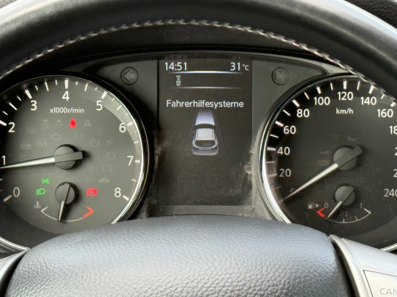 Nissan Qashqai 1.2 DIG-T Acenta, снимка 10 - Автомобили и джипове - 51657827