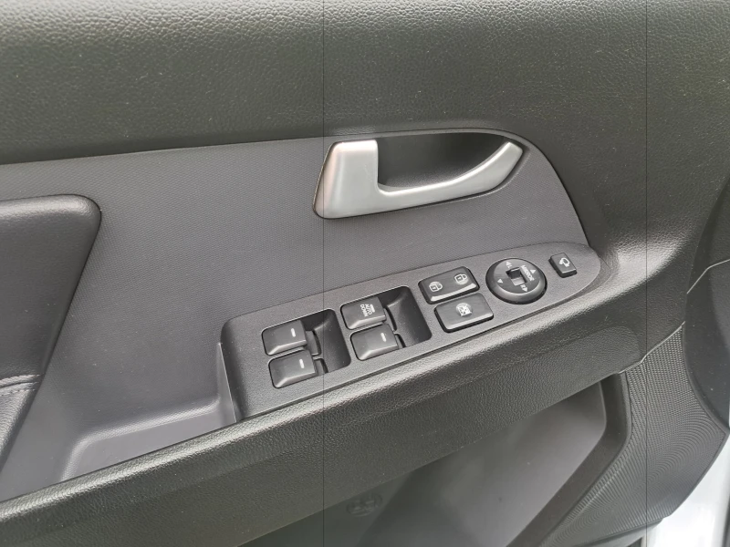 Kia Sportage 1.7CRDI-ПЕРФЕКТЕН, снимка 7 - Автомобили и джипове - 52358804