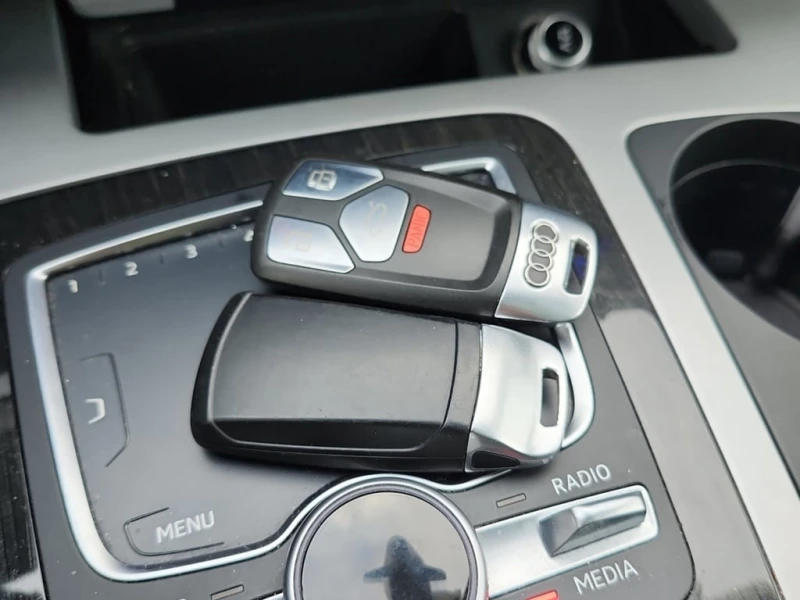 Audi Q7 * 3.0T TECHNIK * CARFAX * БЕЗ ПЪРВОНАЧАЛНА ВНОСКА, снимка 8 - Автомобили и джипове - 53231841