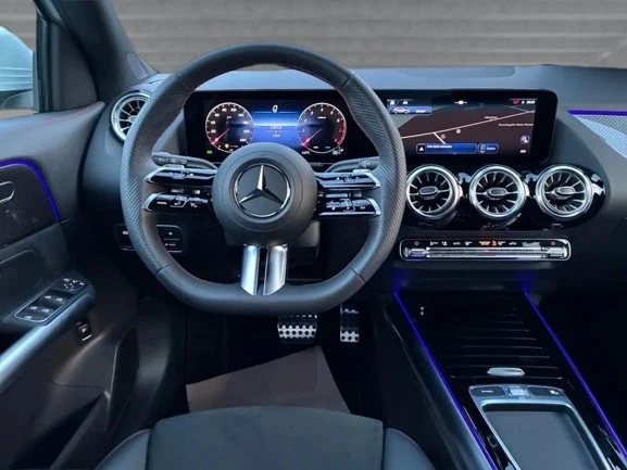 Mercedes-Benz GLA 200 = AMG Line = Premium Гаранция - изображение 4