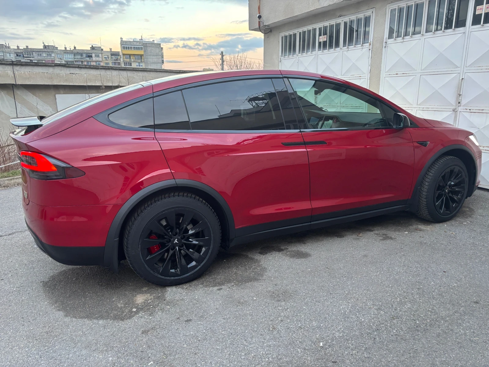Tesla Model X 75d - изображение 5