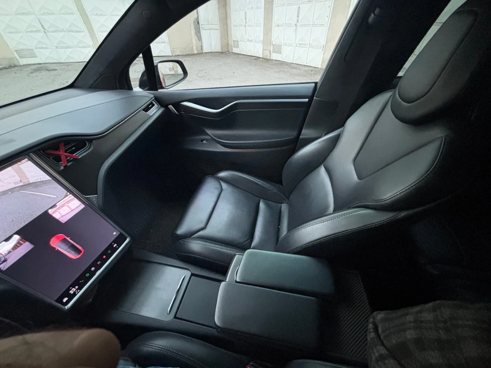 Tesla Model X 75d - изображение 8
