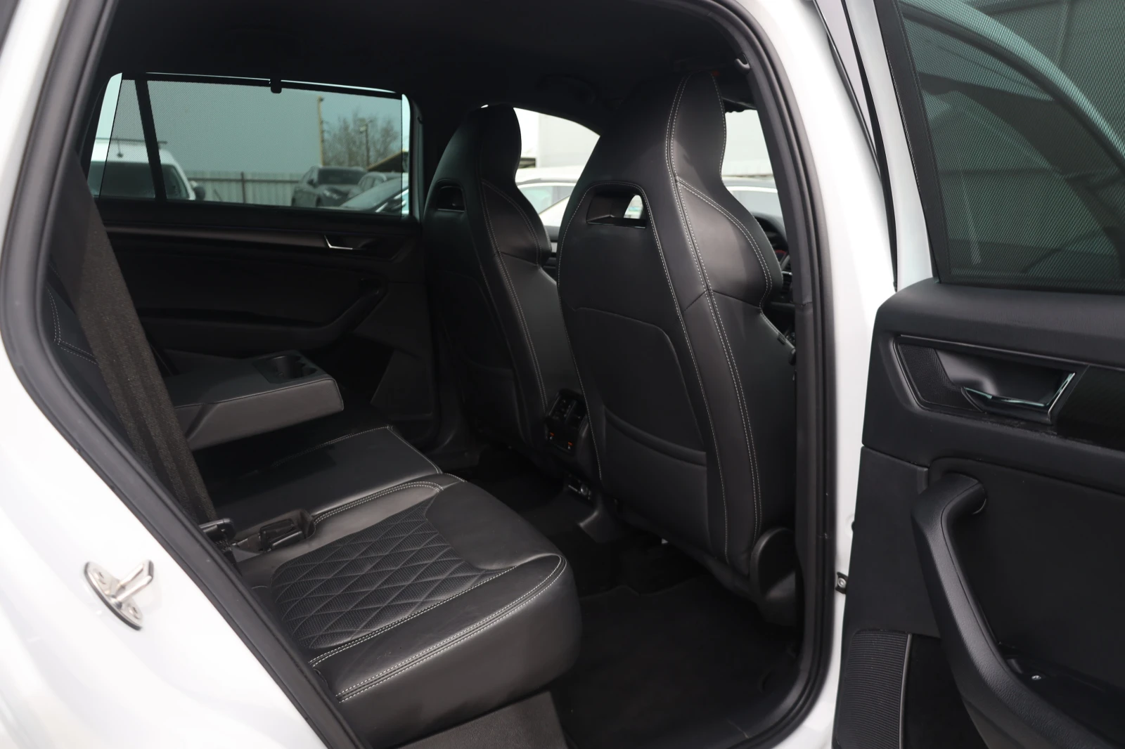 Skoda Kodiaq 2.0TDI 4х4 Face Sportline ACC KeyGO Обдухв Digital, снимка 8 - Автомобили и джипове - 53986312