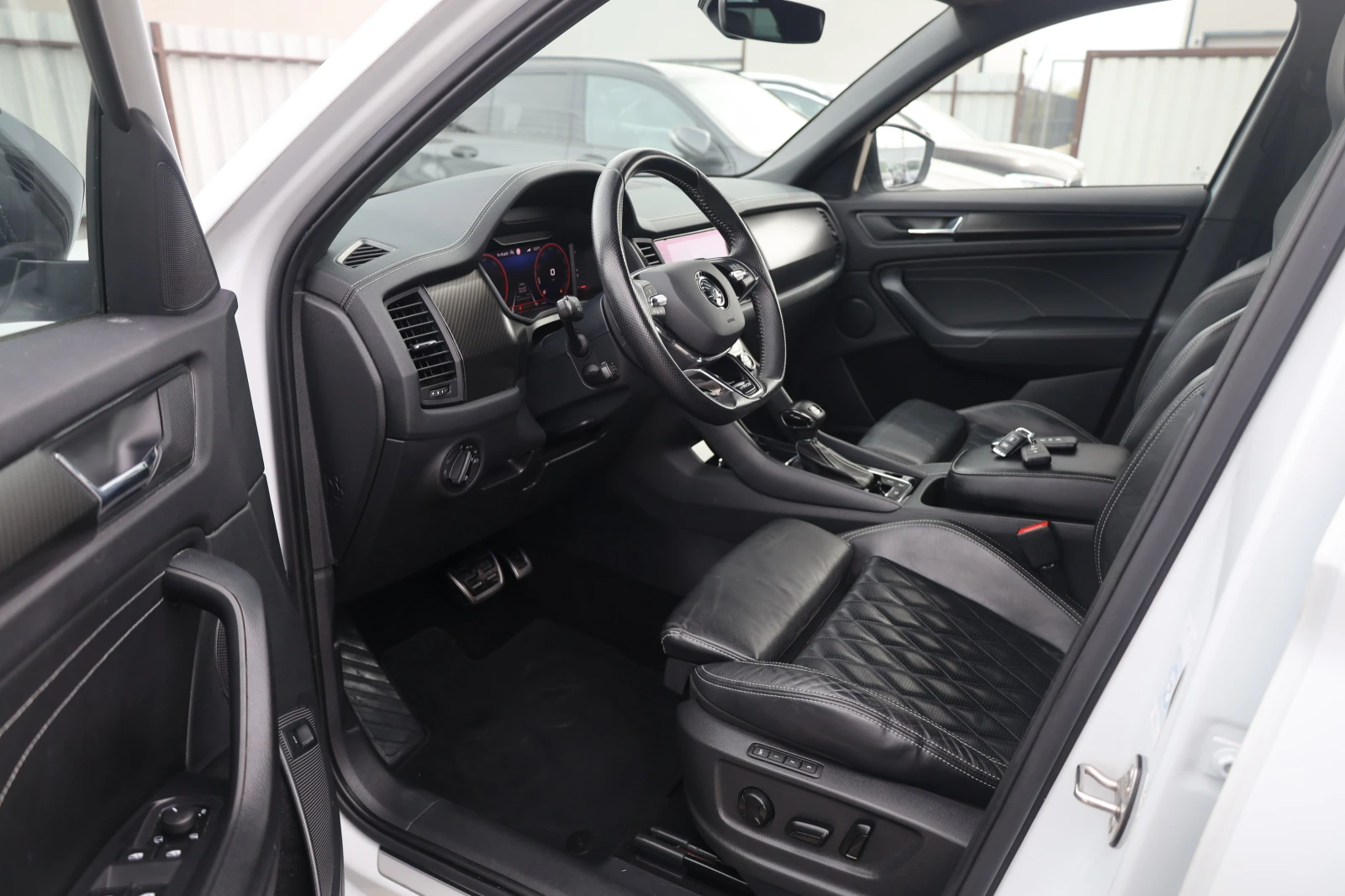 Skoda Kodiaq 2.0TDI 4х4 Face Sportline ACC KeyGO Обдухв Digital, снимка 11 - Автомобили и джипове - 53986312