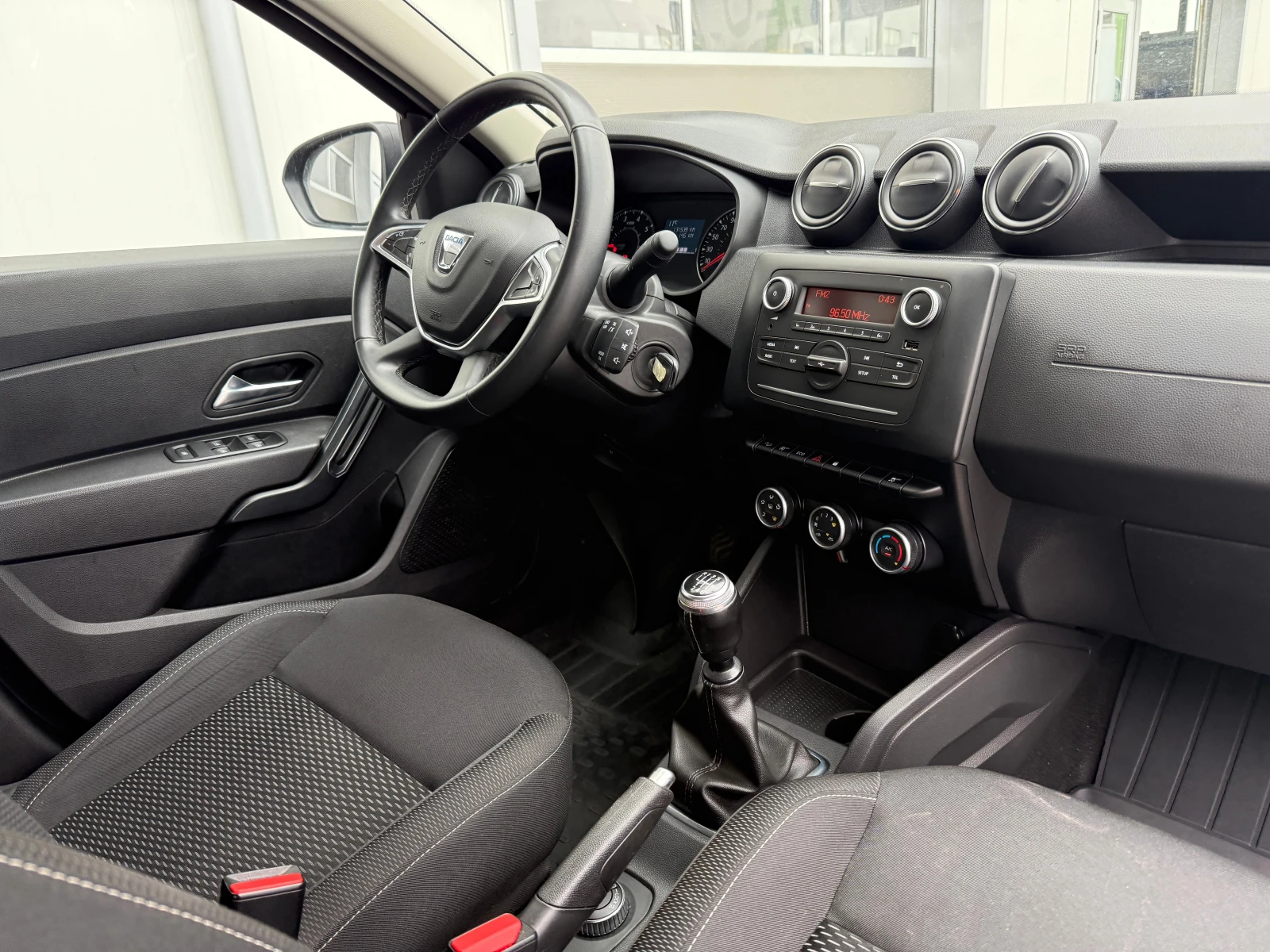 Dacia Duster 1.3 Tce 4x4 130 k.c., снимка 14 - Автомобили и джипове - 54031806