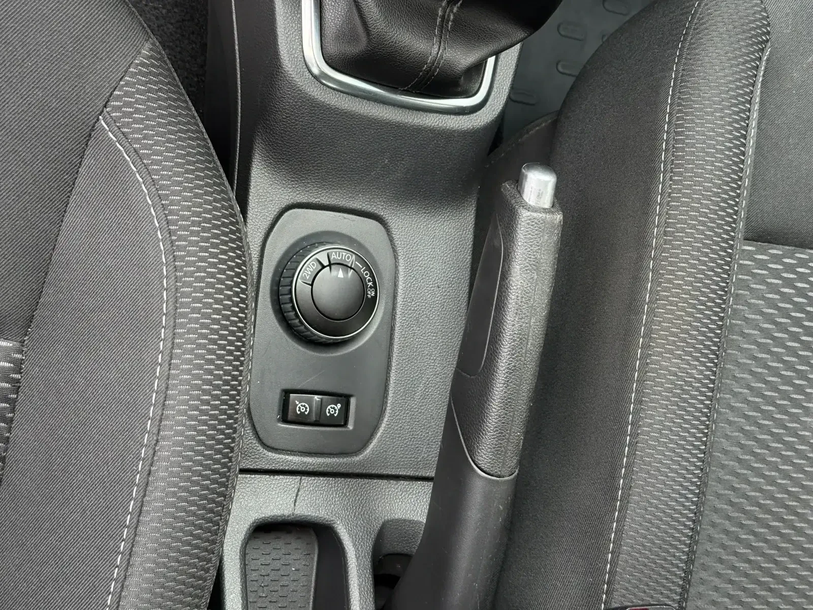 Dacia Duster 1.3 Tce 4x4 130 k.c., снимка 16 - Автомобили и джипове - 54031806