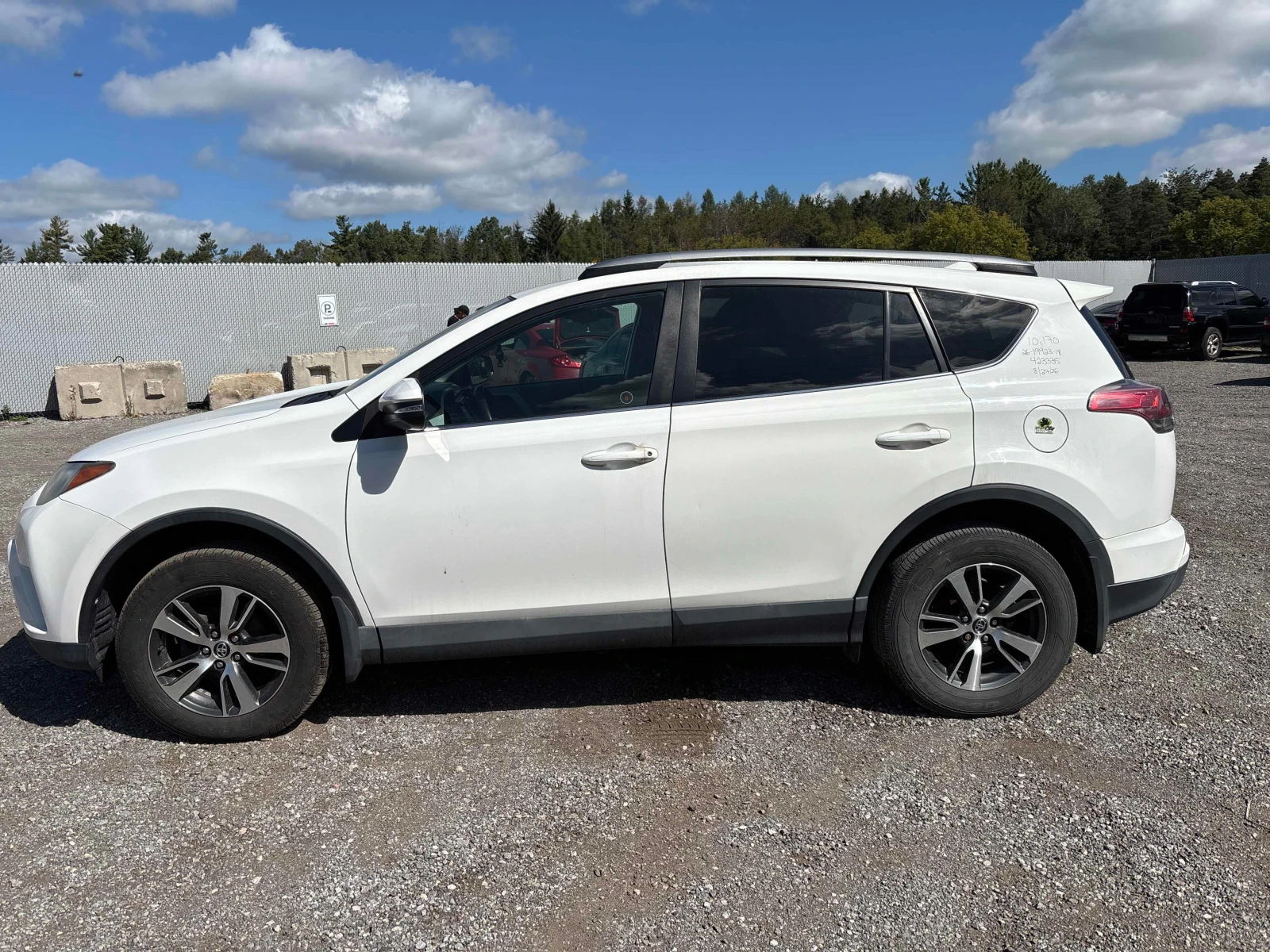 Toyota Rav4 * LE * CARFAX * БЕЗ ПЪРВОНАЧАЛНА ВНОСКА, снимка 2 - Автомобили и джипове - 56082378