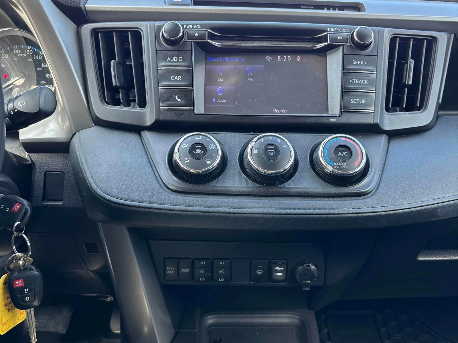 Toyota Rav4 * LE * CARFAX * БЕЗ ПЪРВОНАЧАЛНА ВНОСКА, снимка 9 - Автомобили и джипове - 56082378