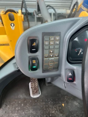 Челен товарач Volvo L30G, снимка 12