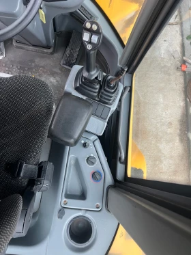 Челен товарач Volvo L30G, снимка 11