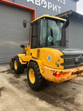 Челен товарач Volvo L30G, снимка 4