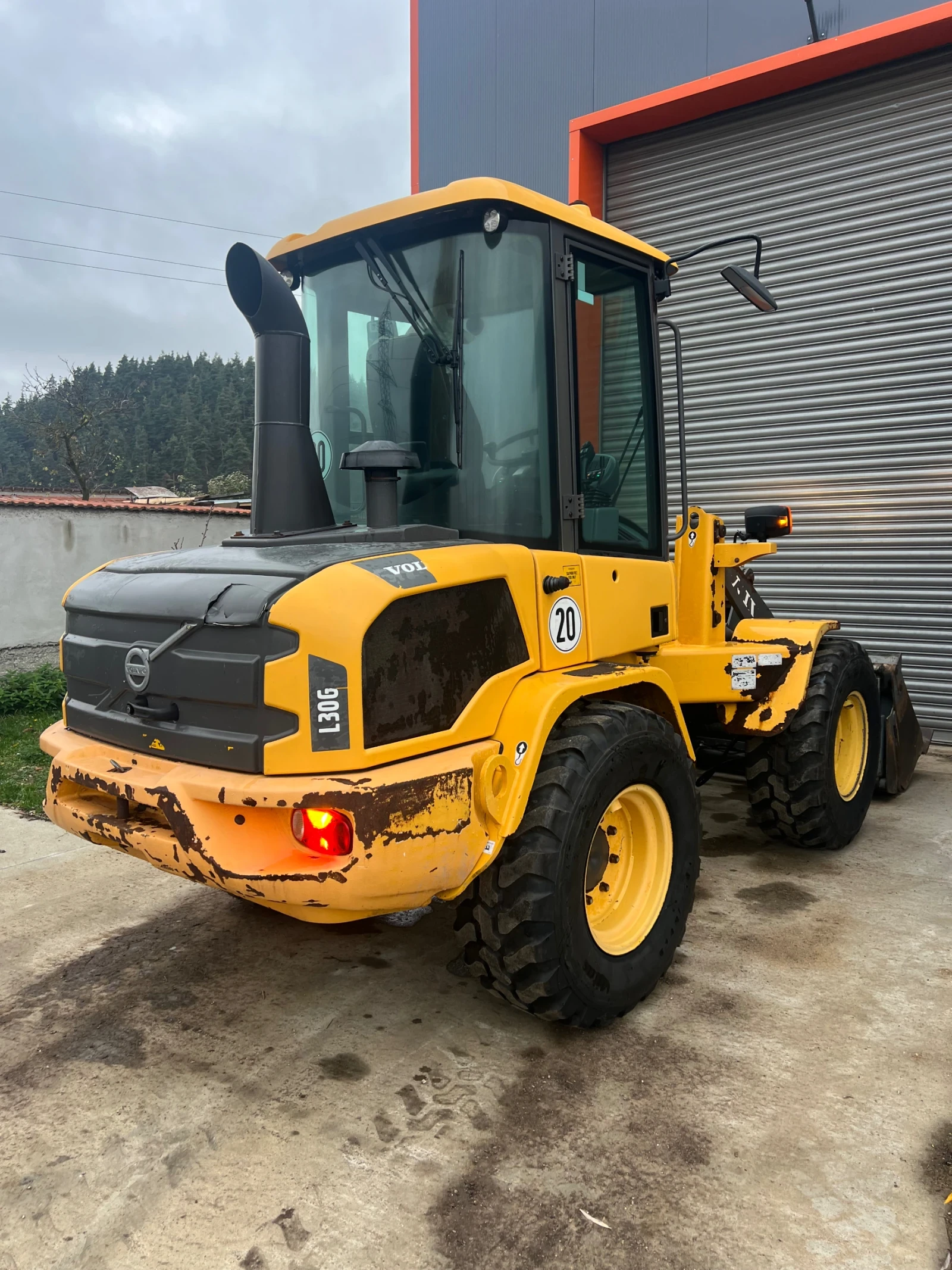 Челен товарач Volvo L30G - изображение 5