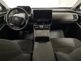 Toyota bZ4X LE* ПОДГРЕВ* ПАНОРАМА* CARPLAY* KEYLESS* КАМЕРИ* , снимка 9