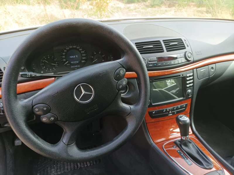 Mercedes-Benz E 320 4 matic, снимка 7 - Автомобили и джипове - 48196541