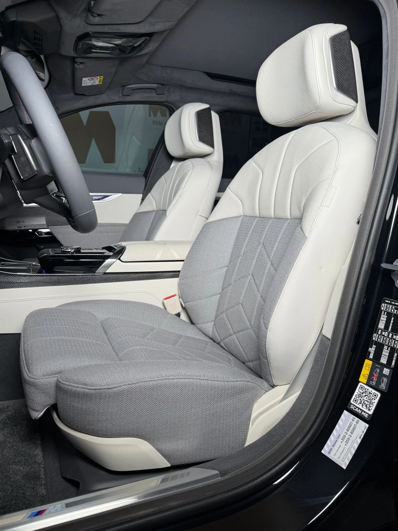 BMW i7 M70* M-Sport* TV* IconicGlow* Massage* SkyLounge, снимка 7 - Автомобили и джипове - 52553857