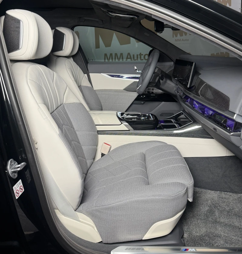 BMW i7 M70* M-Sport* TV* IconicGlow* Massage* SkyLounge, снимка 9 - Автомобили и джипове - 52553857