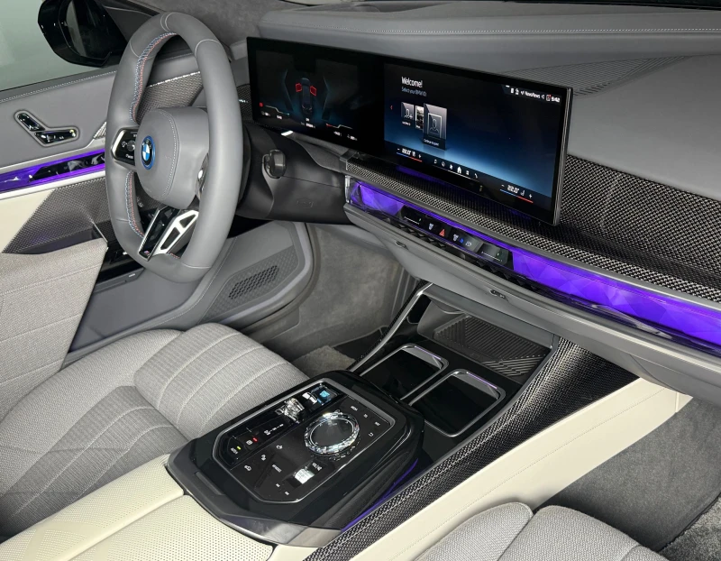 BMW i7 M70* M-Sport* TV* IconicGlow* Massage* SkyLounge, снимка 10 - Автомобили и джипове - 52553857