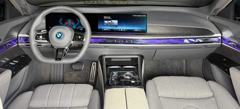 BMW i7 M70* M-Sport* TV* IconicGlow* Massage* SkyLounge, снимка 12 - Автомобили и джипове - 52553857