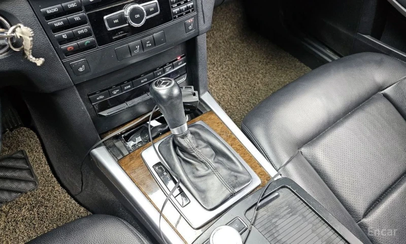 Mercedes-Benz E 200, снимка 9 - Автомобили и джипове - 52908636