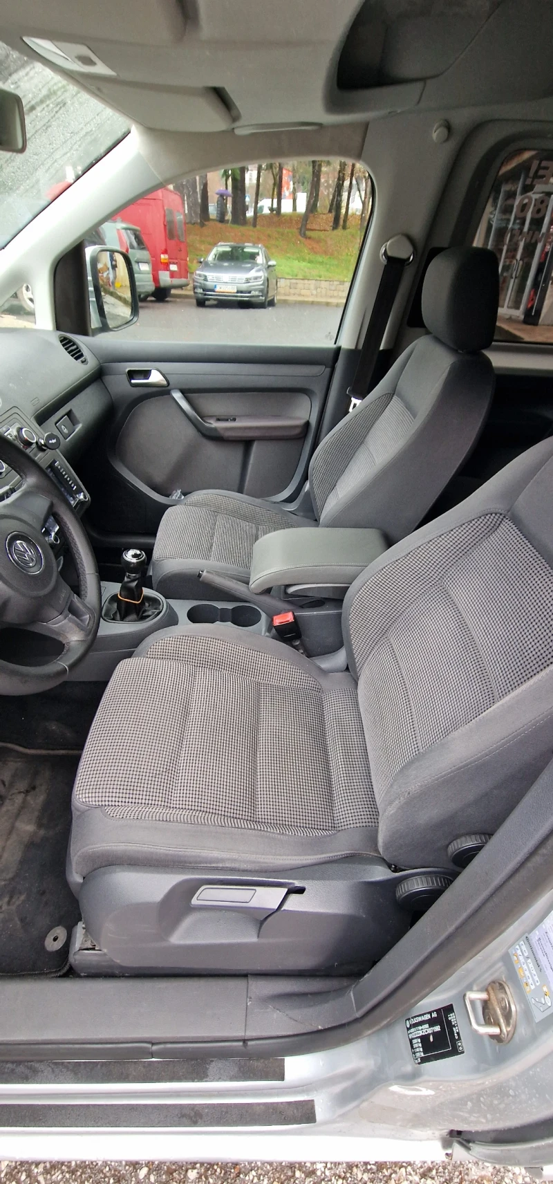 VW Caddy Ван, снимка 11 - Автомобили и джипове - 53227941