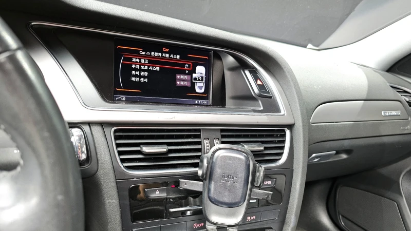 Audi A4 2.0TDI/4x4/Пълна сервизна история !!!, снимка 12 - Автомобили и джипове - 53235831