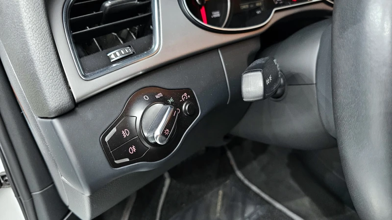 Audi A4 2.0TDI/4x4/Пълна сервизна история !!!, снимка 14 - Автомобили и джипове - 53235831