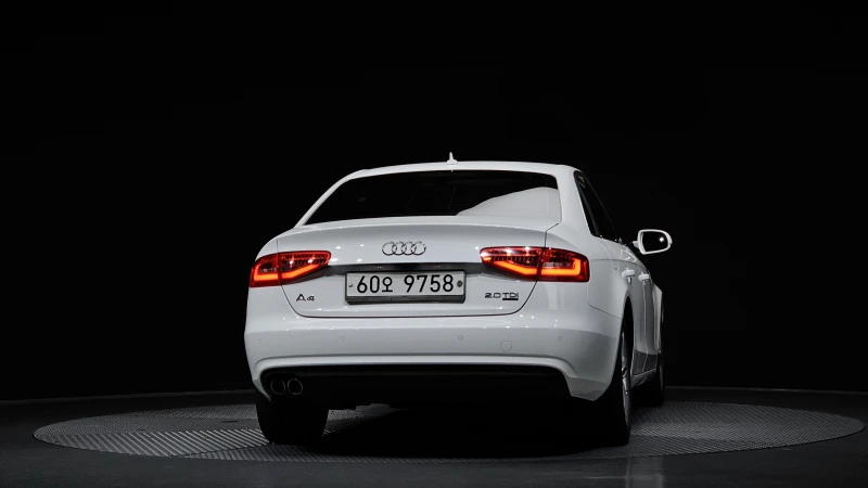 Audi A4 2.0TDI/4x4/Пълна сервизна история !!!, снимка 4 - Автомобили и джипове - 53235831